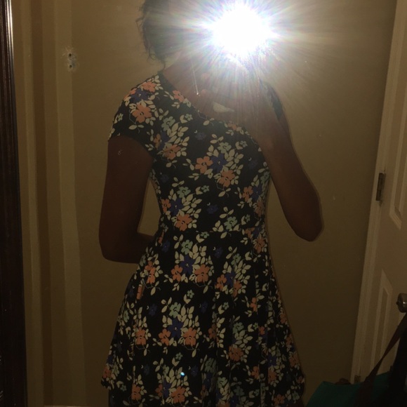Cute flower dress! - Picture 2 of 2